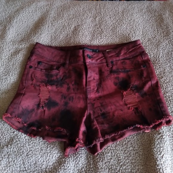 Hot Topic Pants - Hot Topic Blackheart Low-Rise Shorts (Size 5)